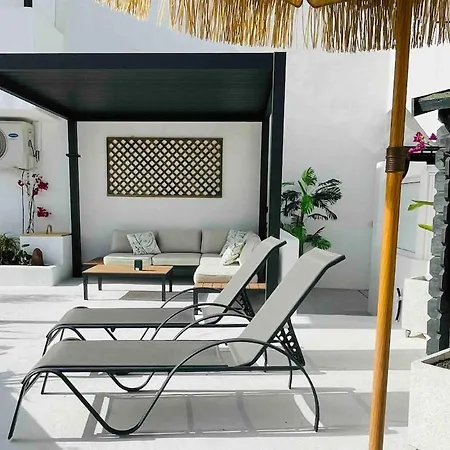 Secluded Romantic Villa Retreat In Tabayesco Apartament