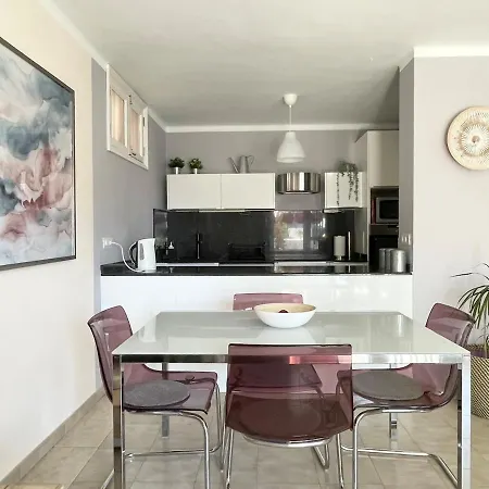 Secluded Romantic Villa Retreat In Tabayesco Lägenhet